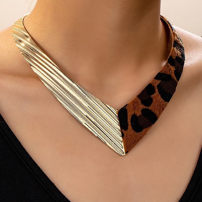 Mojoyce Steampunk Geometric V Shape Clavicle Torques Necklace For Women Men Punk Leopard Statement Chokers Necklaces Gift Jewelry